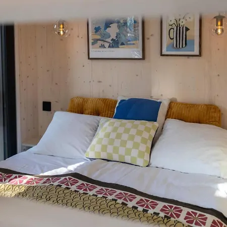 펜션 Tiny House With Wooden Deck In - Tuin Keet - 30 Oud Ade