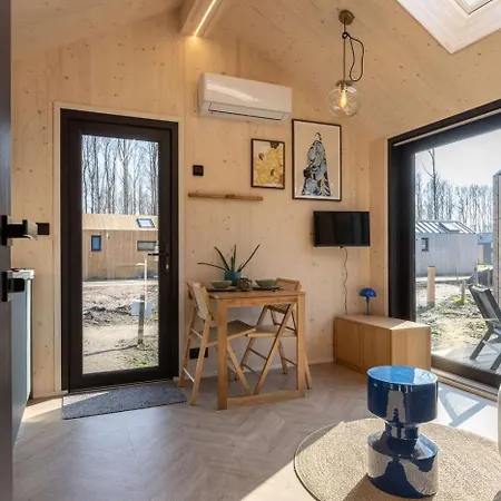 Tiny House With Wooden Deck In - Tuin Keet - 30 펜션 *