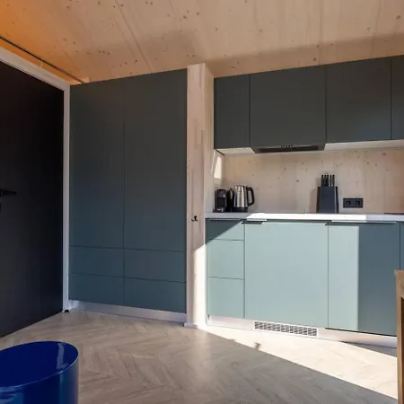 Tiny House With Wooden Deck In - Tuin Keet - 30 Oud Ade